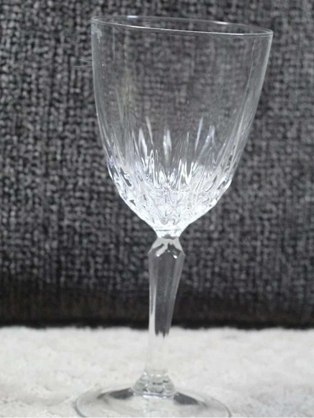 Clear Cut Crystal Wine Glass - Elegant Etched Bowl